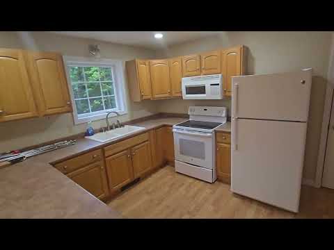 2 BR 2 BA Ranch w/attached garage & generator - 827 North Rd, Newburgh