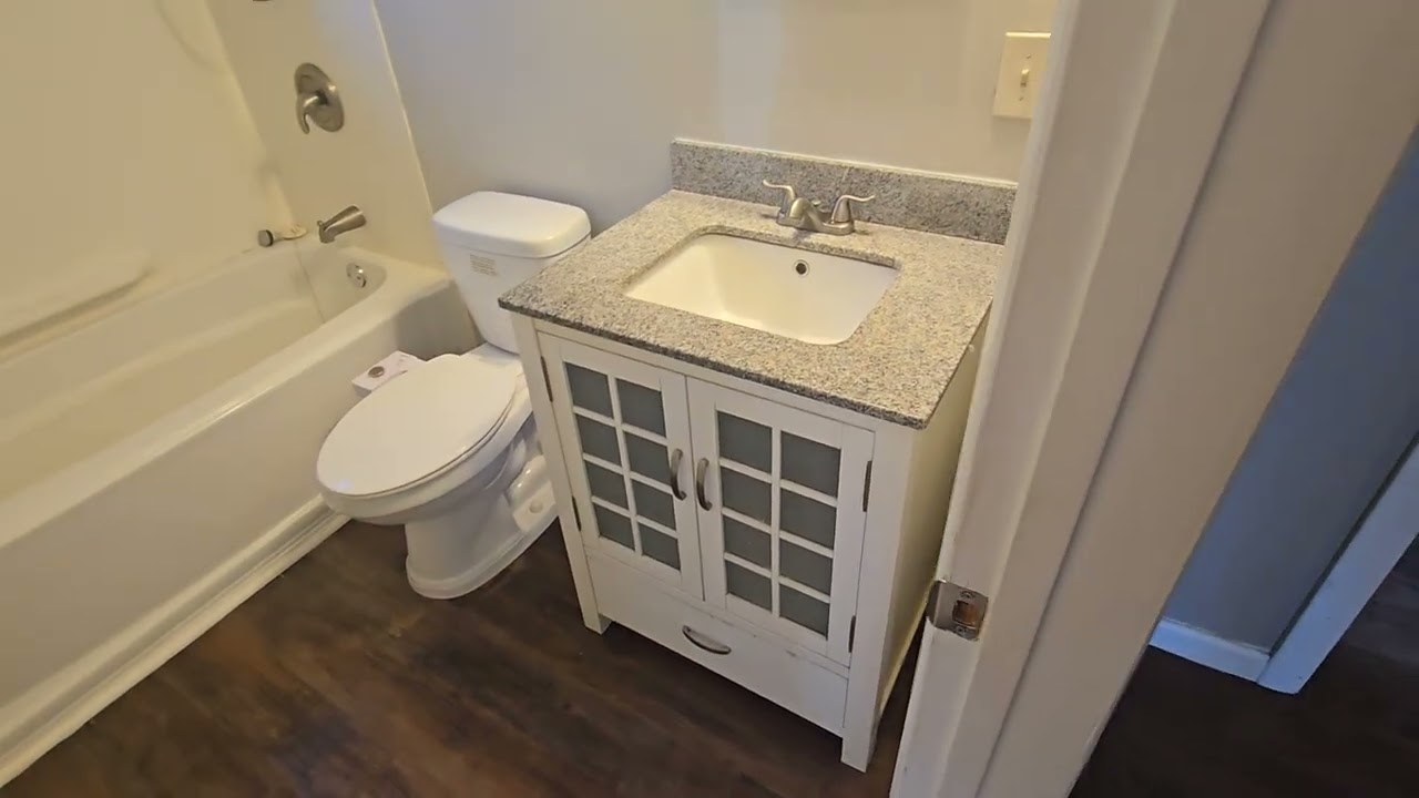Downtown 1st Floor 2 BR Duplex w/off street parking - 285 Esssex St Bangor