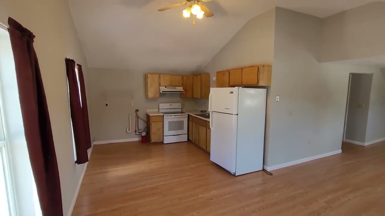 Private & Large 1 BR whole 2nd floor of Duplex - 912 Hudson Rd Glenburn