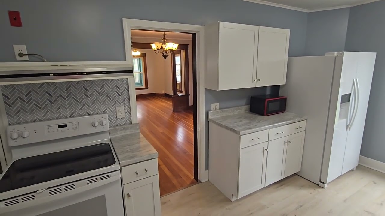 Great Area Townhouse w/Garage & all Hardwood floors - 52 West