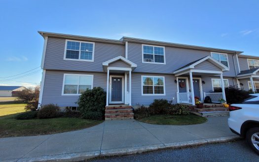 Brewer – Newer Condo Style 2 BR 1.5 Bath – Available Now